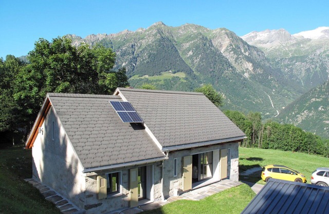 Stunning private villa for 8 people with TV, patio, pets allowed and parking