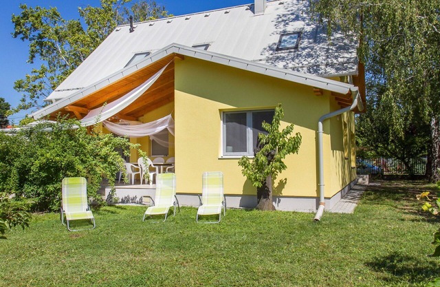 Stunning private villa for 8 guests with terrace and pets allowed