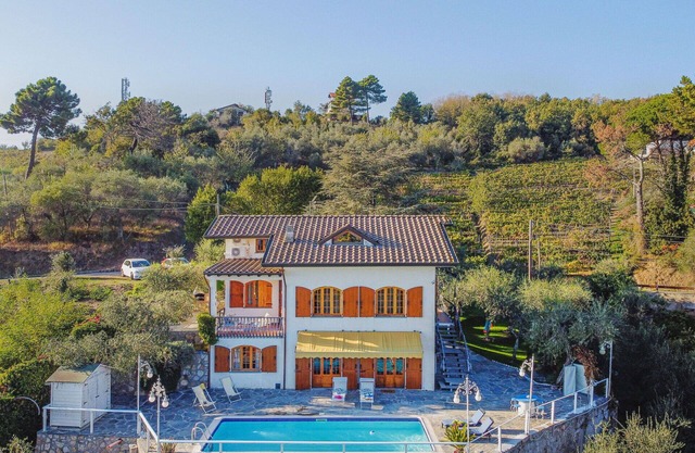 Stunning private villa for 8 guests with private pool, WIFI, A/C, TV, patio and pets allowed