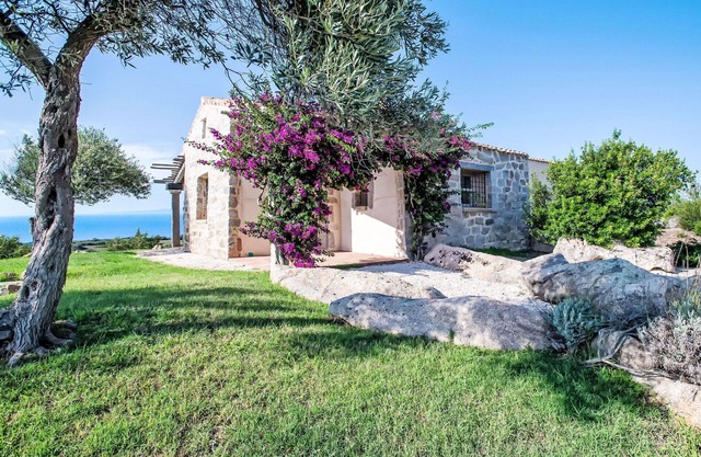 Stunning private villa for 6 people with A/C, WIFI, TV and pets allowed