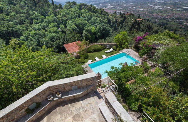 Stunning private villa with private pool, A/C, WIFI, TV, terrace, panoramic view, close to Viareggio