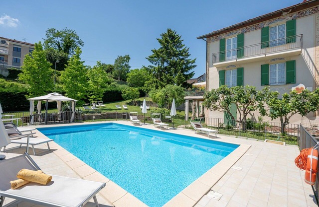 Stunning private villa for 8 people with WIFI, private pool, TV, patio and parking