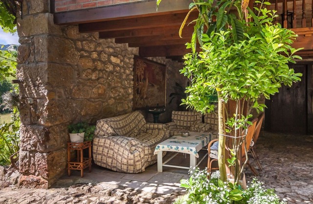 Stunning private villa for 4 guests with TV, patio and parking
