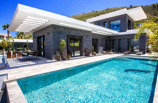 Stunning private villa for 8 people with A/C, private pool, WIFI, TV, patio and panoramic view