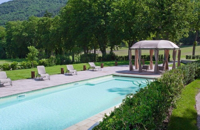 Stunning private villa for 20 guests with private pool, A/C, WIFI, TV, patio and panoramic view