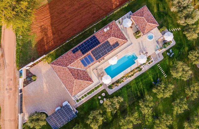 Stunning private villa for 8 guests with hot tub, A/C, private pool, WIFI, TV and terrace