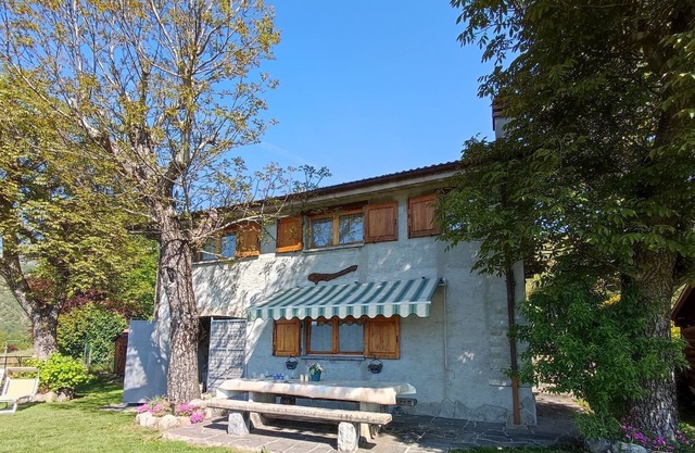 Stunning private villa for 6 guests with WIFI, TV, patio, pets allowed and parking