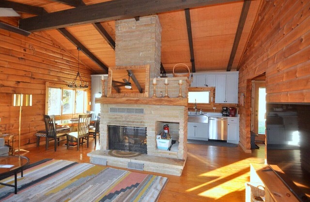 Stunning River View Log Cabin + 21 ac & EV CHR