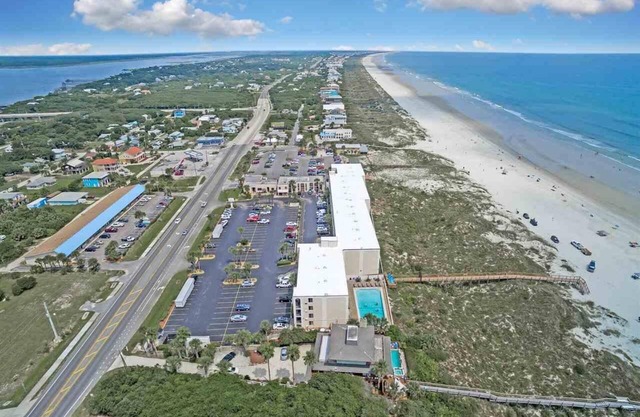 Stunning Seaside Studio Condo With King Bed & Heated Pool, Steps To Beach!
