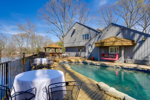 Stunning Southaven Estate Pool and Spacious Deck!
