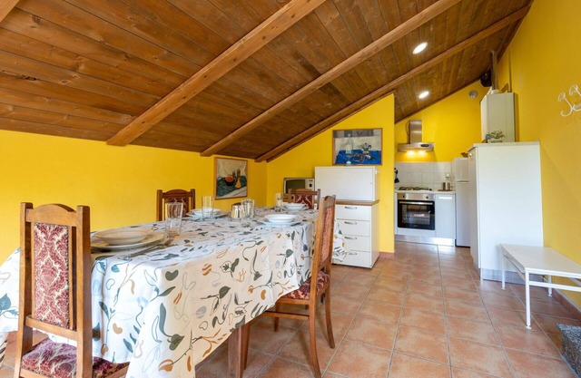Stunning villa for 5 people with WIFI, pool, TV, patio, pets allowed, panoramic view and parking