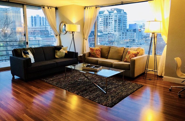 Stunning Views On Riverwalk Wow Factor 1BR 2BA