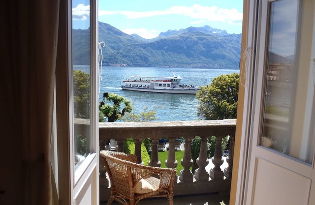 Stunning Views, Perfect Location, Walk To All Facilities