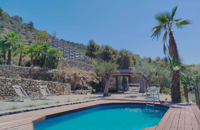 Stunning villa for 2 guests with private pool, A/C, WIFI, TV, patio and pets allowed