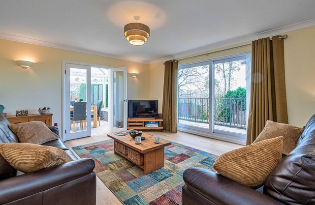 Stunning villa for 4 people with hot tub, WIFI, terrace and parking