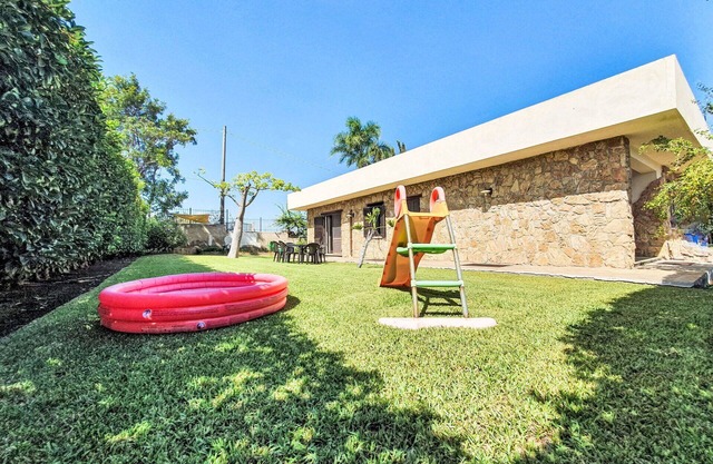 Stunning villa for 6 guests with A/C, WIFI and terrace