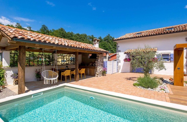 Stunning villa for 6 people with private pool, A/C, WIFI, TV, patio and pets allowed