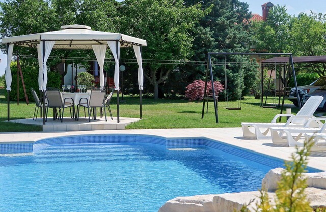 Stunning villa for 6 people with A/C, private pool, WIFI, TV and patio