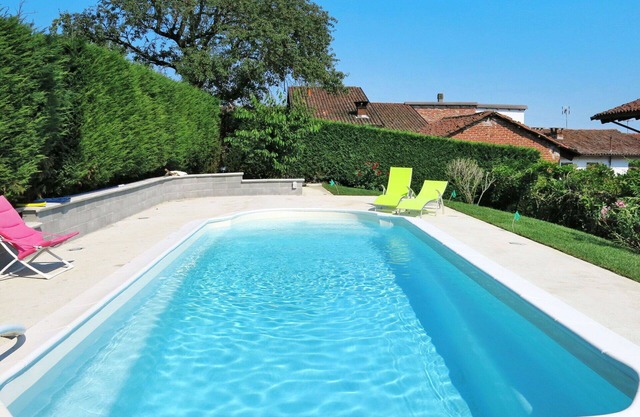 Stunning villa for 8 guests with private pool, WIFI, TV, patio and parking