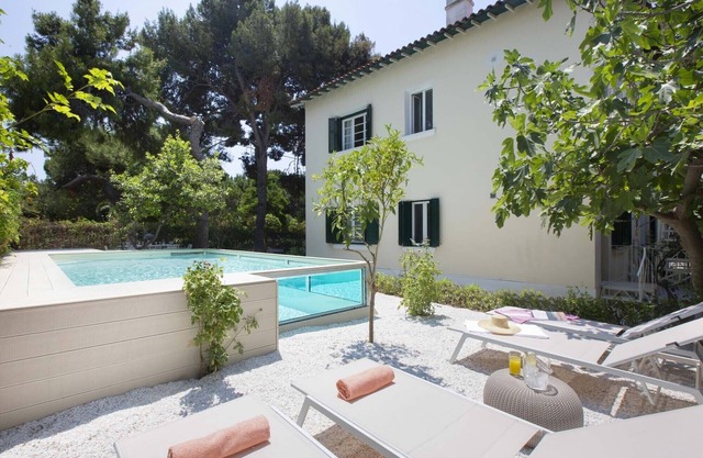 Stunning “Villa 1951” in Glyfada, 300m from the beach