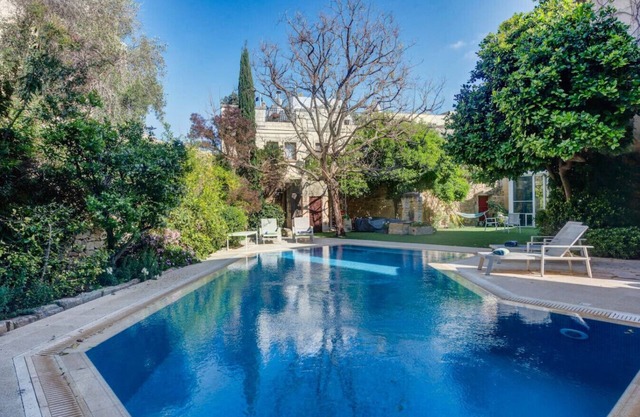 Stunning Villa with private pool & large terrace!