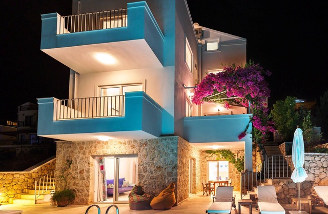 Stunning villa with private pool 150 mtrs from the sea in beautiful Kalamar Bay