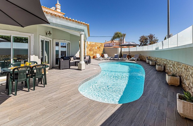STUNNING VILLA WITH PRIVATE POOL AND CLOSE TO THE BEACH!