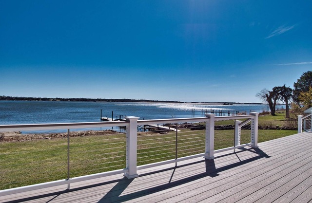 Stunning waterviews with direct access to Westport River!