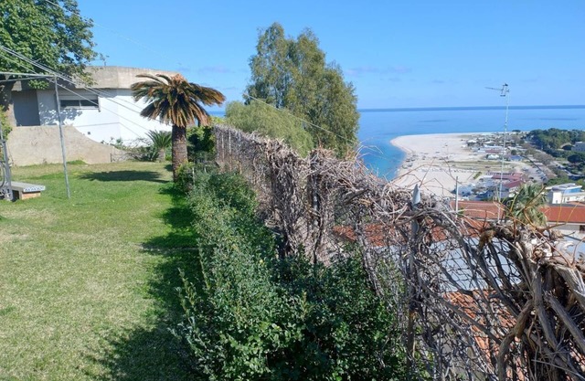 Stupendo Appartamento con Giardino, Posto Auto e Vista Sulla Baia di Soverato