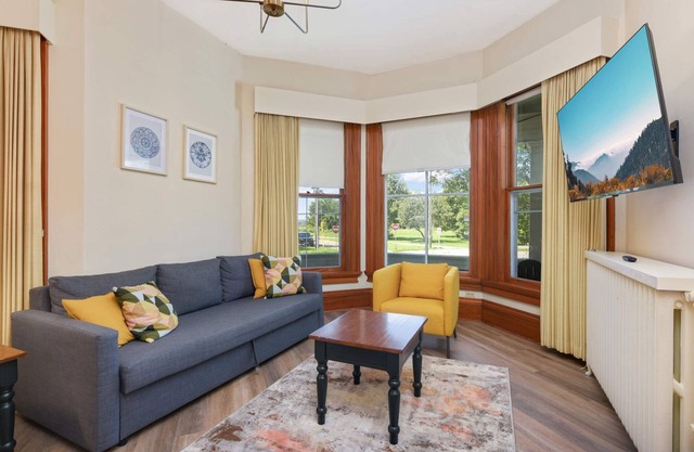 Stylish 1-Bedroom in Saint Paul with River Views