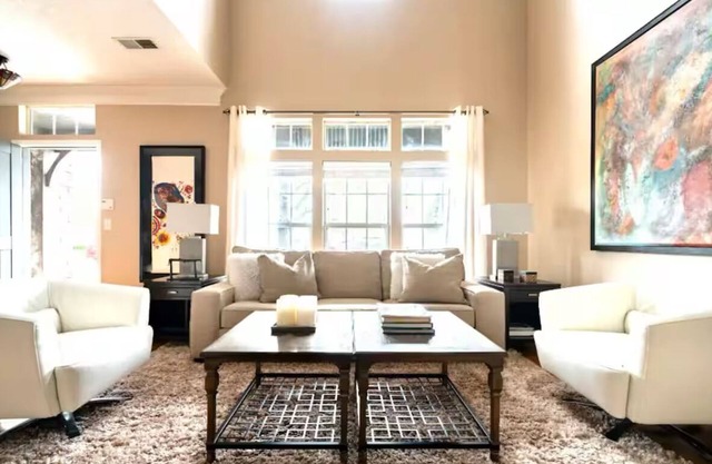 Stylish 1-bedroom Townhome with Washer-Dryer/Parking/30-day+ /Gym/Pool