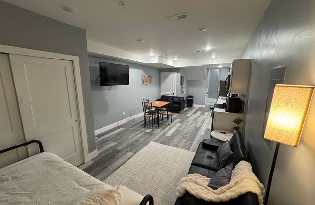 Stylish 1-Bedroom Escape – Comfort & Convenience, Sleeps 3