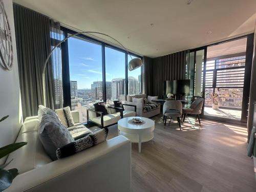 Stylish 1BR suite with City-view & Balcony