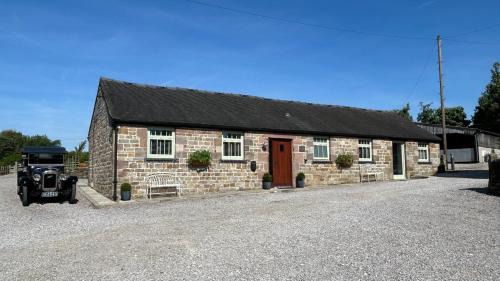 Stylish 2 Bed Peak District Cottage Barn - Alton Towers, Scarefest, Polar Bears, Chatsworth