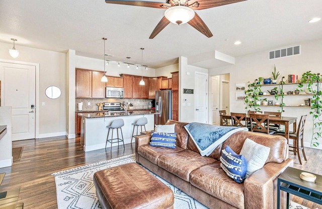 Stylish 2BR/2BA Condo w/Garage for Business & Leisure
