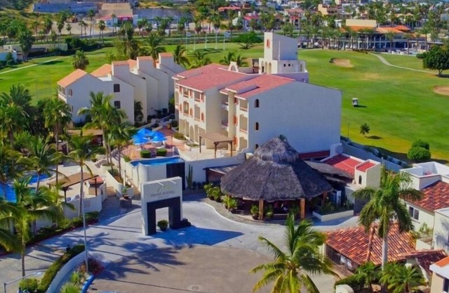 Stylish 2BR Condo Steps to Punta Sur Golf Course
