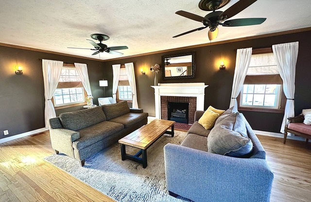 Stylish 2BR Charmer Close to Everything