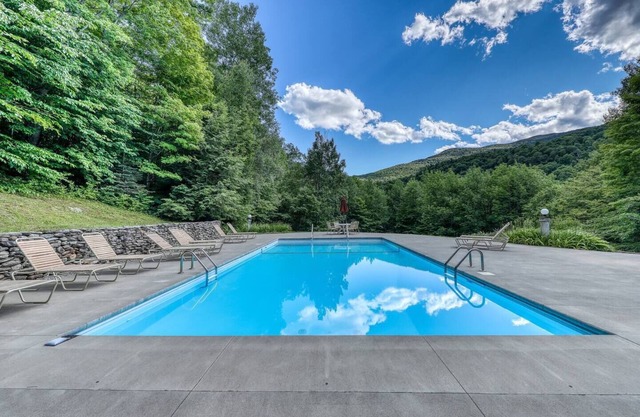 Stylish 2BR w/Woodstove & Pool