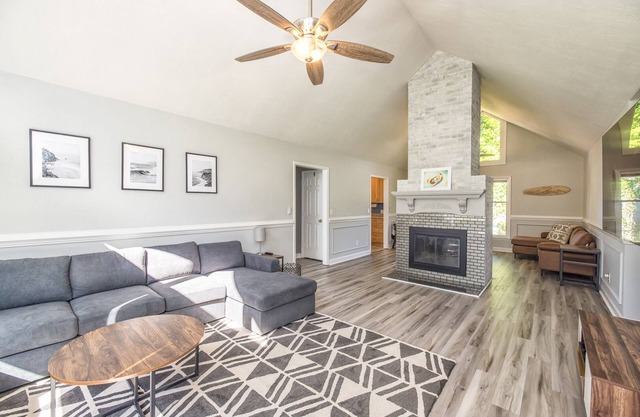 Stylish 3 bedroom home 10 minutes from beach
