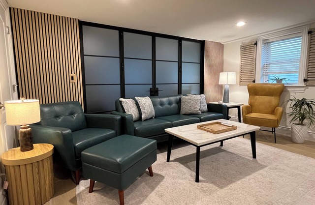 Stylish and comfortable 2BR APT Steps to the beach!