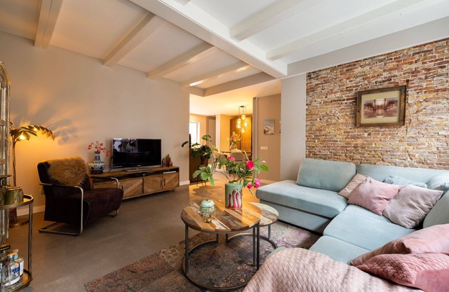 Stylish and elegantly furnished home in the charming, historic Vijfhoek district of Haarlem.
