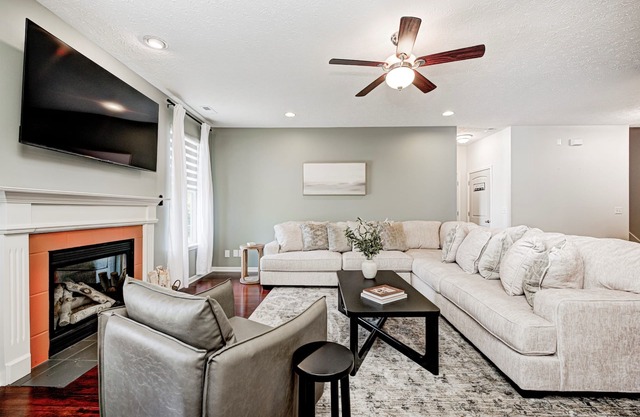 Stylish Comfort in Southeast Indy!