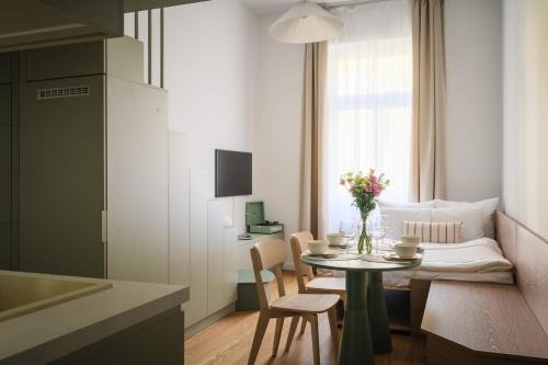 Stylish Designer Studio Loft in Great Location