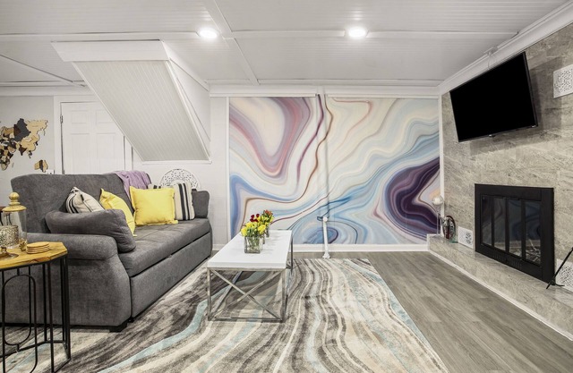 Stylish DU Apt. - Business Traveler - Sleeps 4