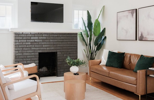 Stylish Family/Pet Friendly Cottage in Coveted Clark Park with Fenced In Yard