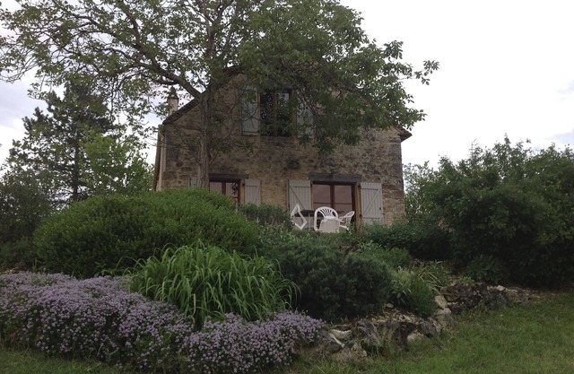 Stylish, 1830s Stone Barn on13 acres, 20 mins Sarlat. Relaxing and private