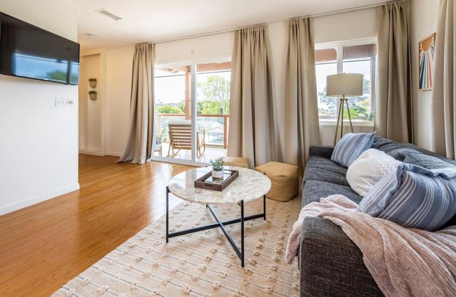 Stylish Guest House with Ocean & City Views
