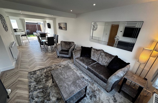 Stylish home offering a open plan living area, 3 comfy bedrooms and table tennis