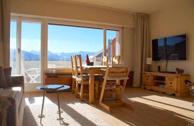 Stylish & Modern, Eperon