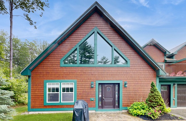 Stylish Retreat Near Town & Slopes W/Stone Fireplace, Game Room & Fast WiFi
